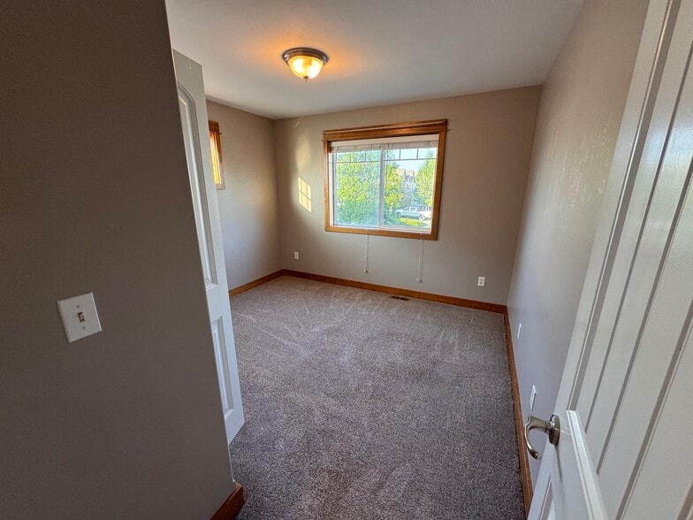 Bedroom 1 - 5485 Glenellen Dr