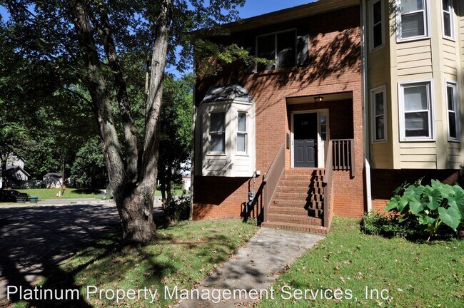 Primary Photo - 2 br, 2.5 bath House - 232 Hembree Park Ter