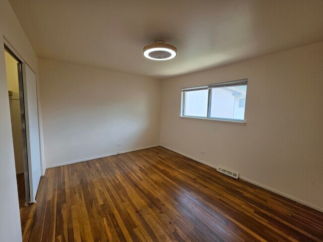 Building Photo - 5044 Brighton Ln