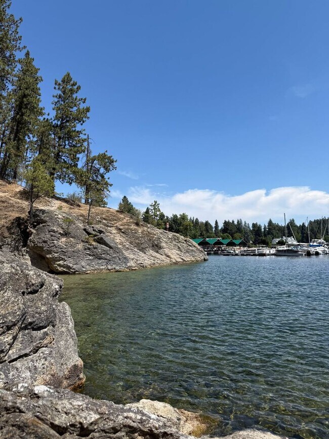 Building Photo - Beautiful home downtown Coeur D Alene