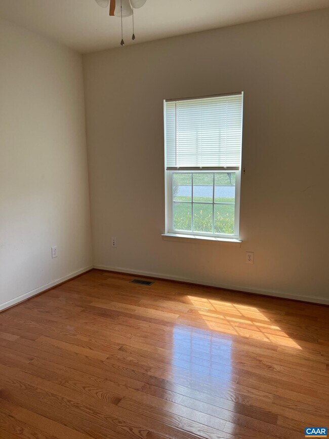 Building Photo - 154 Holly Hill Dr