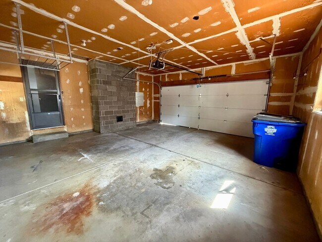 Building Photo - 2825 W 22nd St