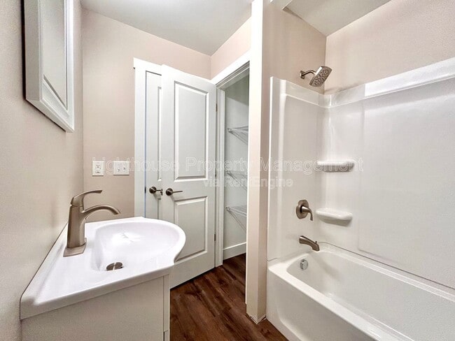 Building Photo - 2876 Taft Ave SW