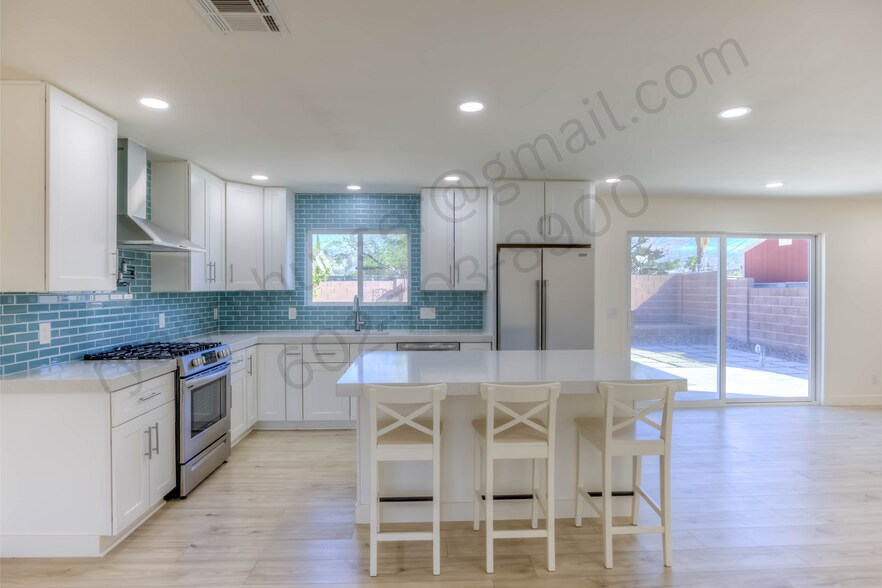 Building Photo - 6821 E 4th St