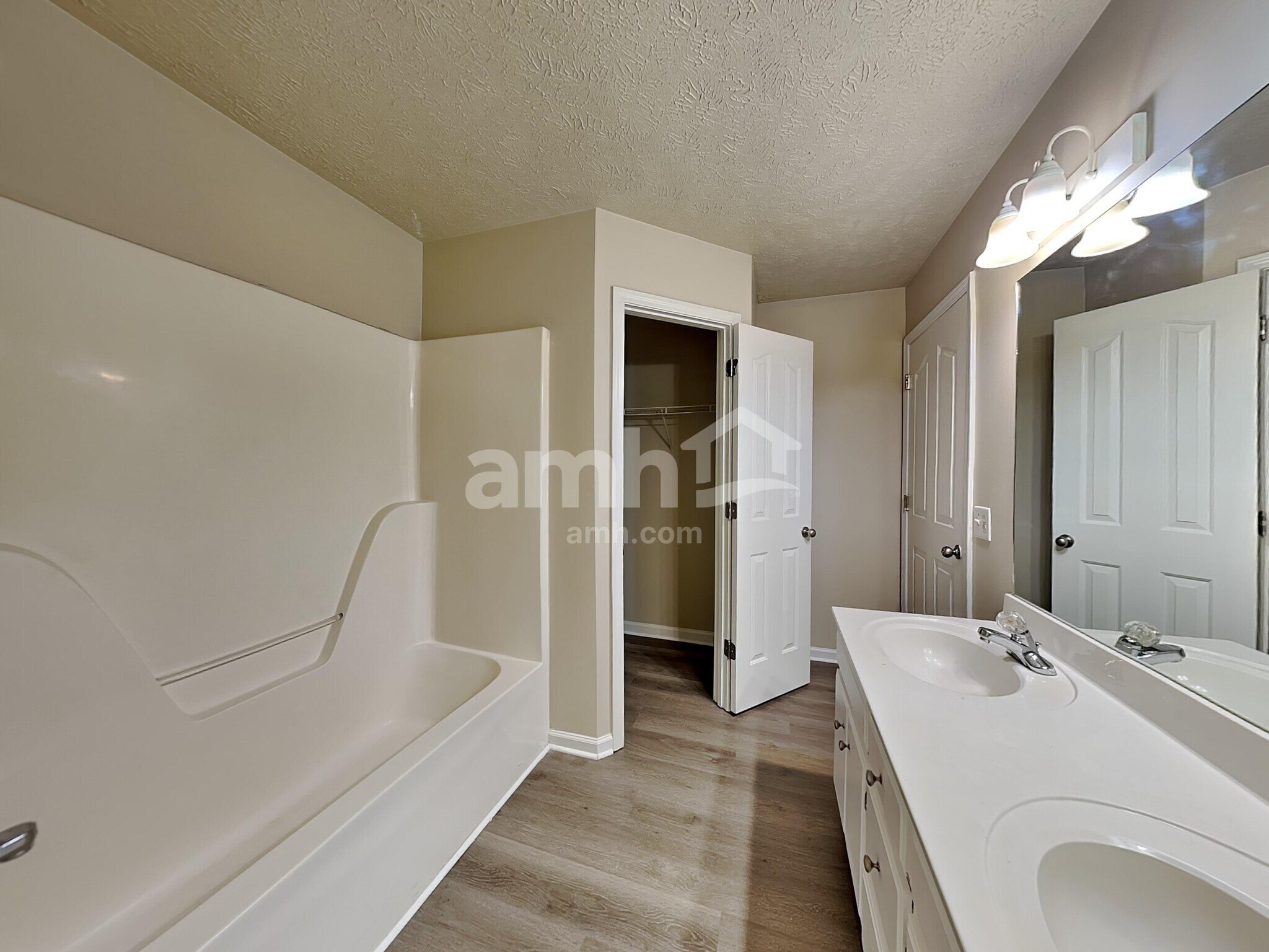 Building Photo - 403 Wooded Valley Ct