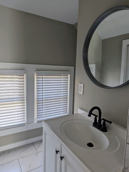 Building Photo - 382 Wyandotte Ave