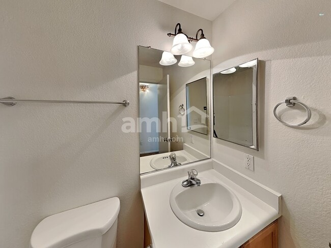 Building Photo - 15943 W Smokey Dr