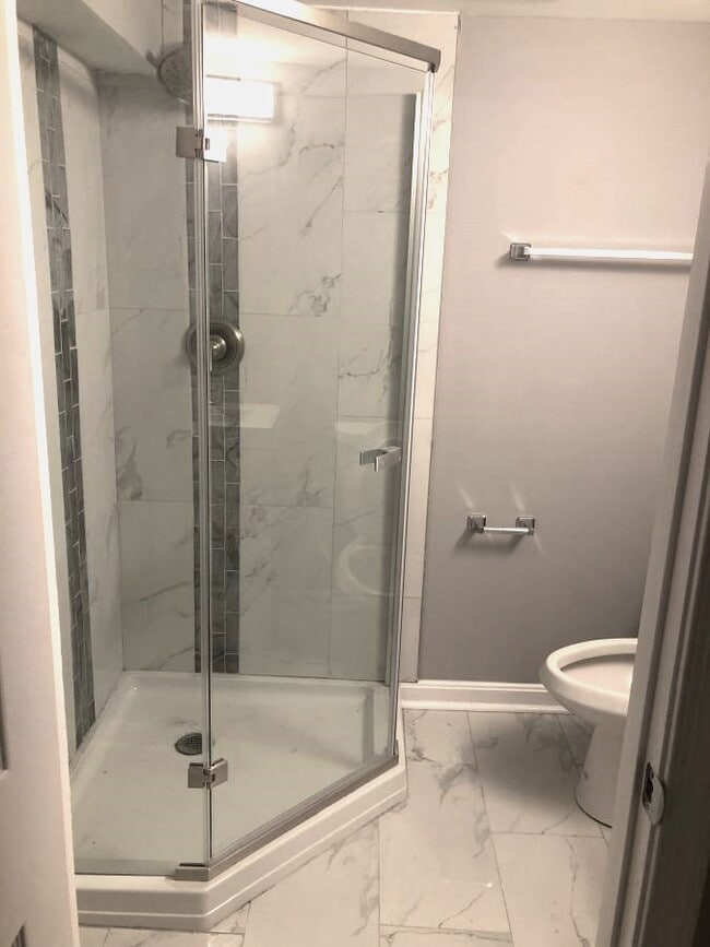 Building Photo - 3445 Juneway-7 Available $600