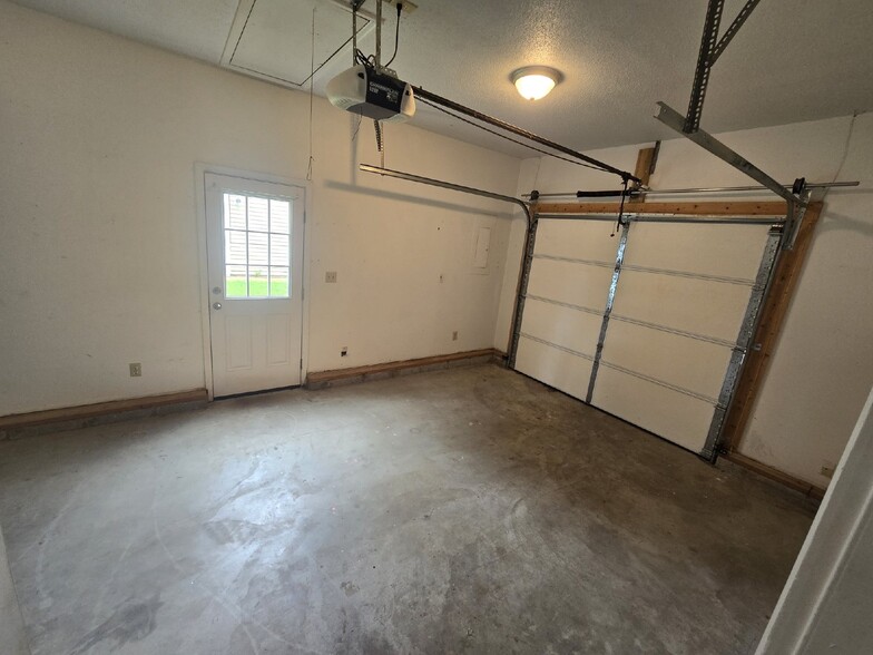 Building Photo - 204 Centennial Dr