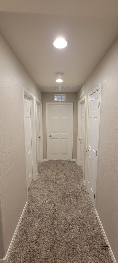 Building Photo - 4 bedroom plus roof top deck 1 bedroom dow...