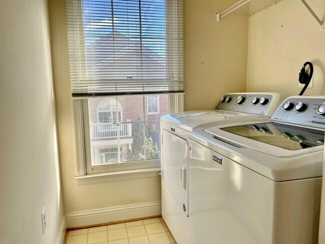 Building Photo - 1030 Grand Oak Way