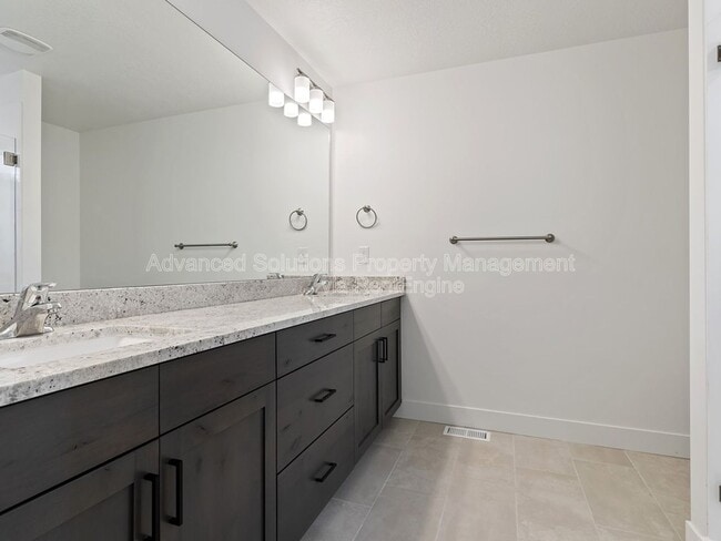 Building Photo - 142 Amboise Ct