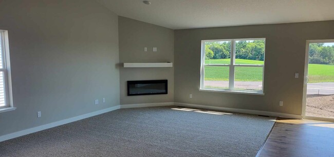 Building Photo - 5193 Mustang Dr