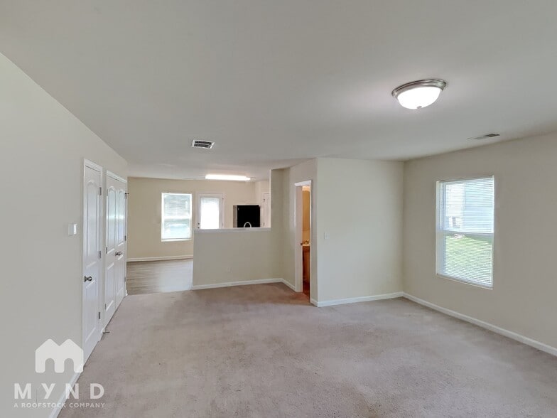 Building Photo - 2547 Piering Dr