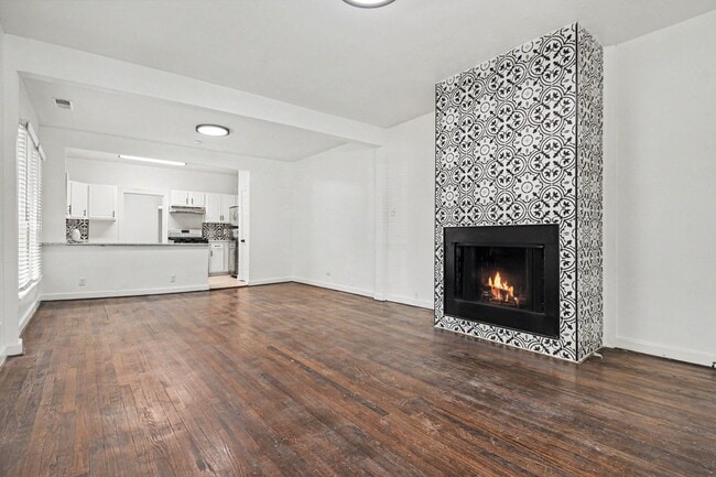 Building Photo - Bungalow- 915