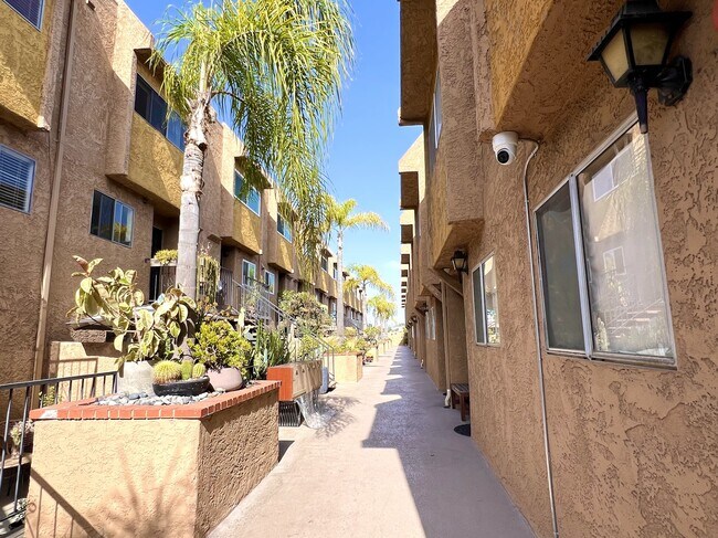 Courtyard view - 1890 S Cochran Ave