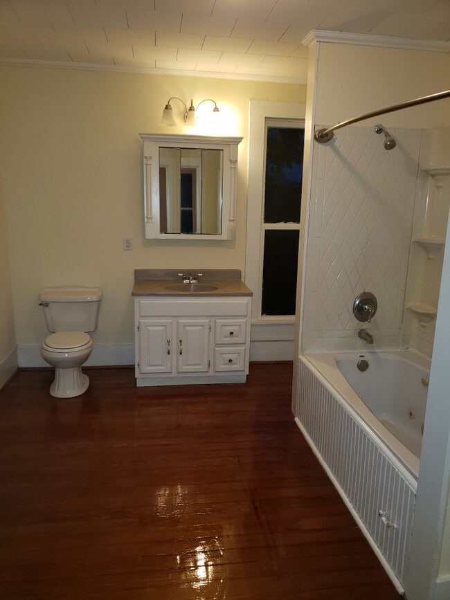 Building Photo - 820 Porter St