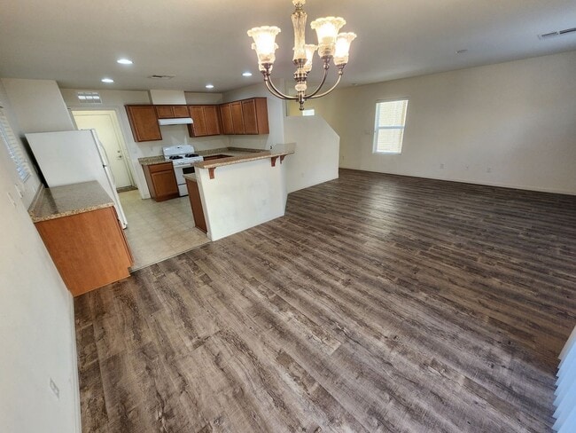 Building Photo - Lovely Two Story Home in Mountain Edge Community