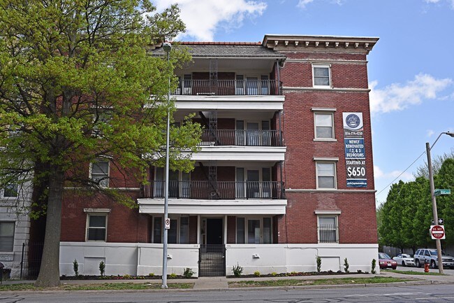 Building Photo - 1114 E. Armour