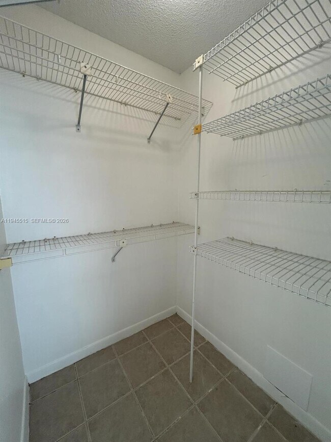 Building Photo - 16508 NE 26th Ave