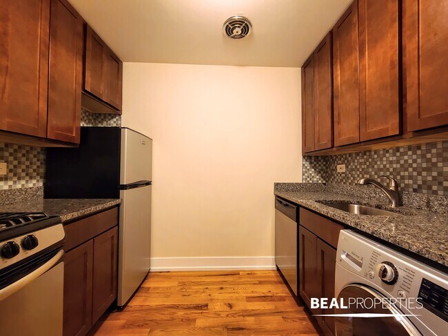 Building Photo - 555 W Arlington Pl