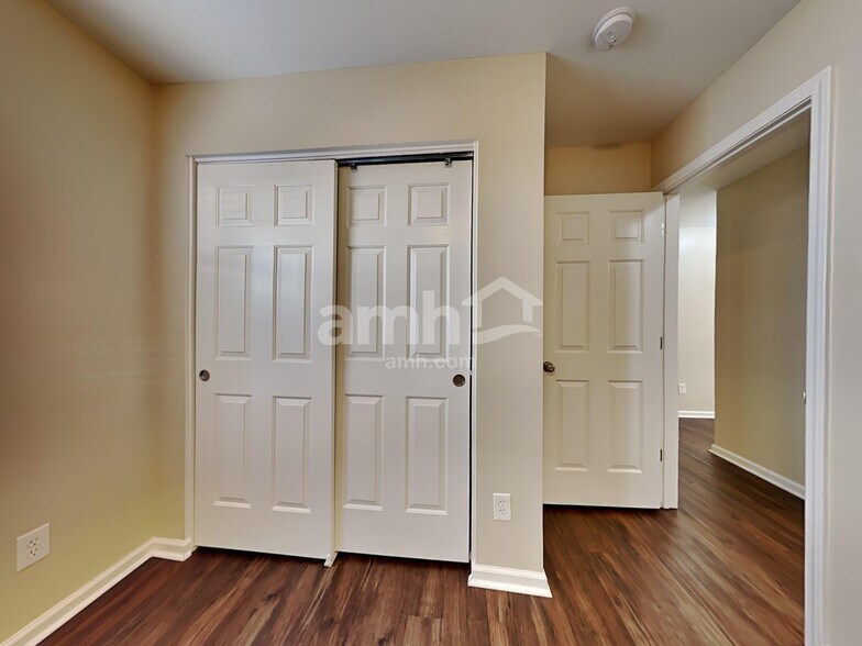 Building Photo - 213 Pine Hall Dr