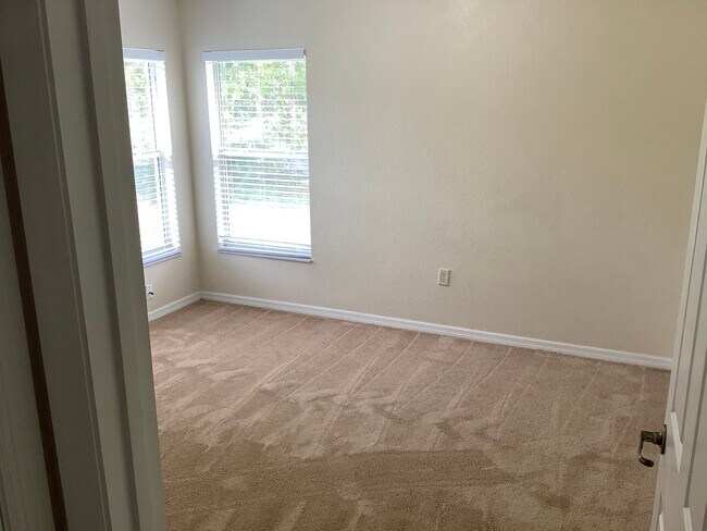 Building Photo - Charming 4-Bedroom, 2-Bath Home for Rent – Marion Oaks!