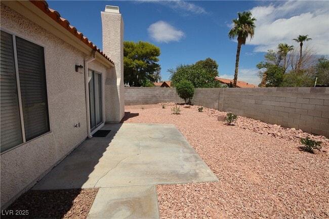 Building Photo - 672 Paulson Dr