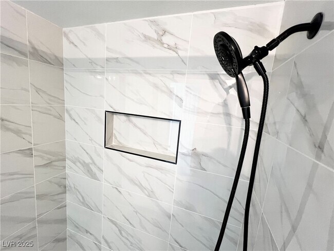 Building Photo - 5161 River Glen Dr