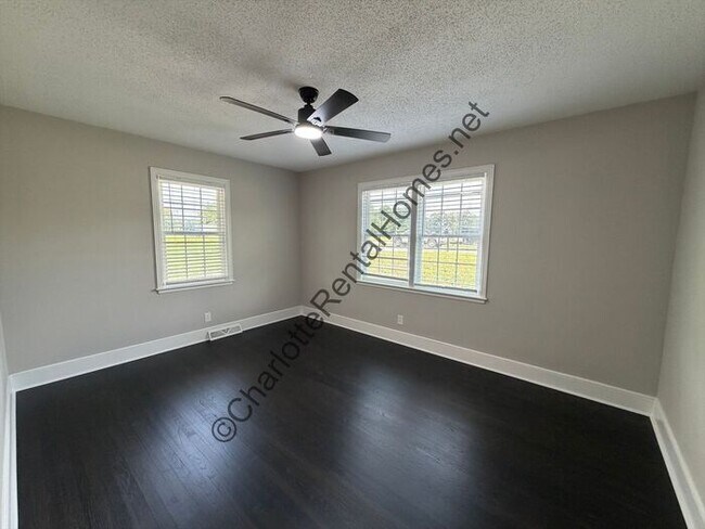 Building Photo - Updated 3 bedroom, 2 bathroom house for rent in Shelby, NC