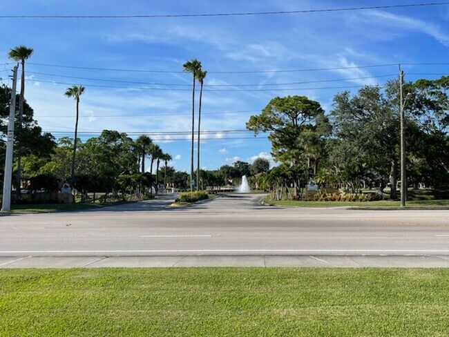 Building Photo - Palm Lakes Condominium