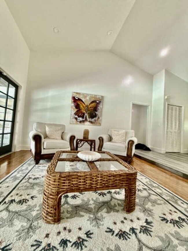 Building Photo - 325 Knotty Wood Ln