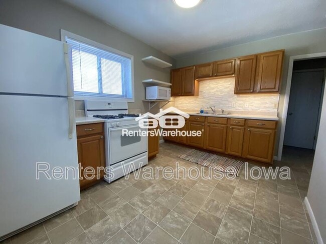 Building Photo - 6633 NW 6th Dr