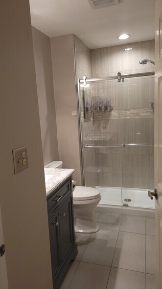 guest bath - 174A Concordia Cir