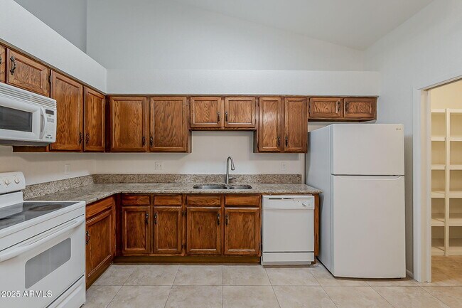 Building Photo - 5136 E Evergreen St