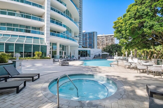 Building Photo - 2127 Brickell Ave