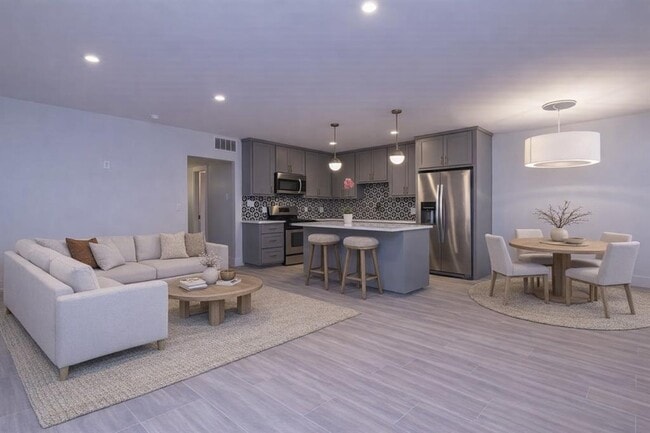 Building Photo - 505 W 7th St