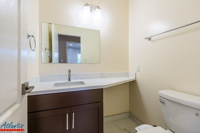 Building Photo - Beautiful Home | Remodeled | Desirable Location