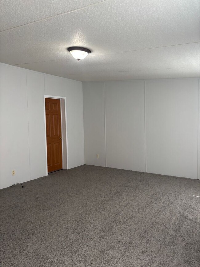 Building Photo - Wedgefield Community