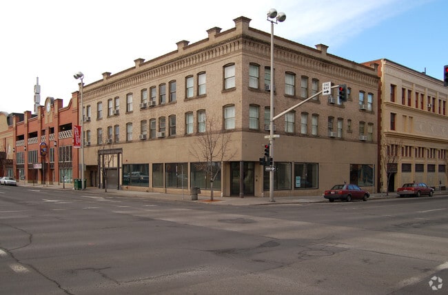 Building Photo - Metropolitan