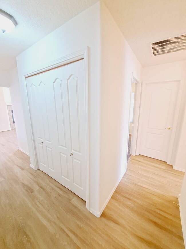 Building Photo - 4 bed home available in Huning Ranch!