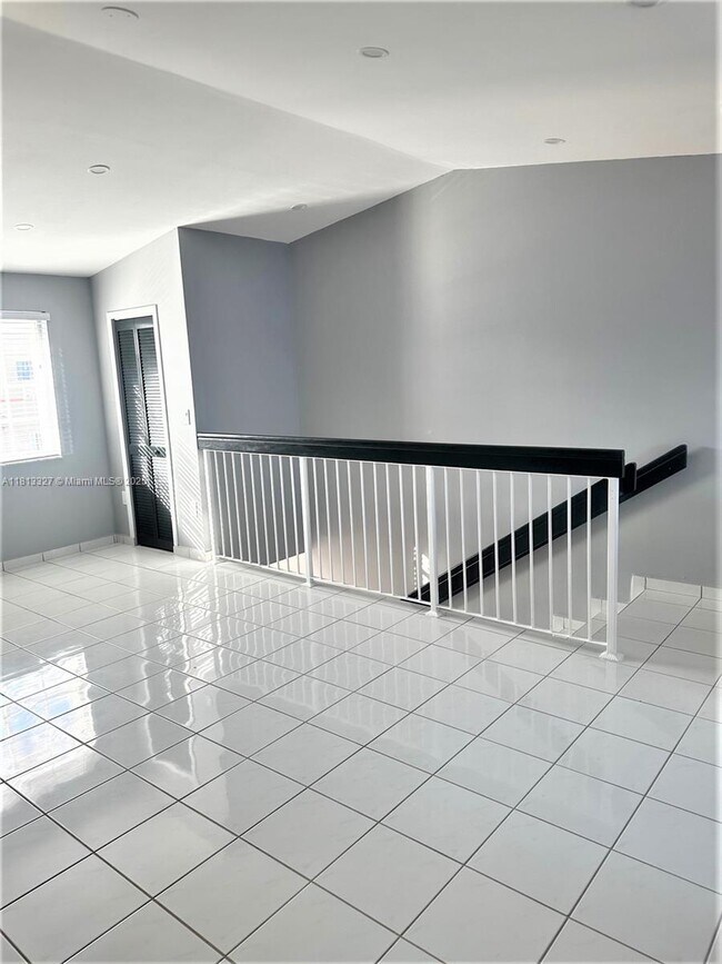 Building Photo - 3252 W 70th St