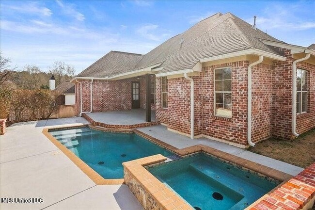 Building Photo - 102 Cypress Lake Blvd S
