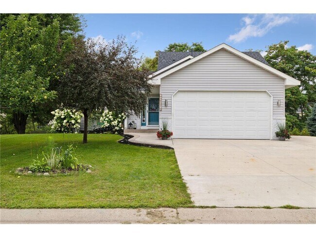 Primary Photo - 211 Alva St