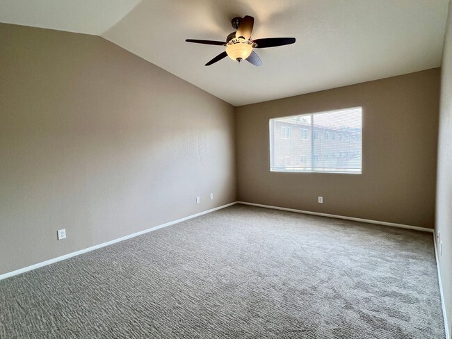 Building Photo - Two Story, 2 Bedroom 2.5 Bath House w/Cent...