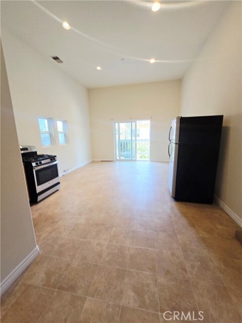 Building Photo - 515 S Helberta Ave