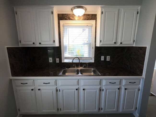 Building Photo - 4 Bed 2 Bath Farmington Hills home for lease