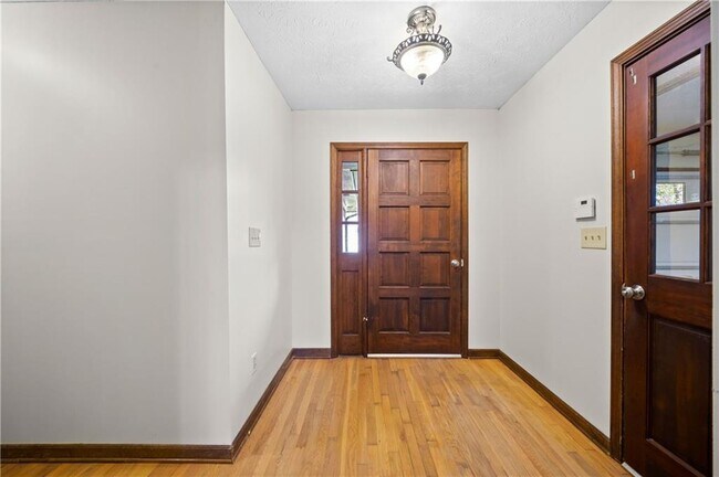 Building Photo - 1131 Lafayette Dr SW