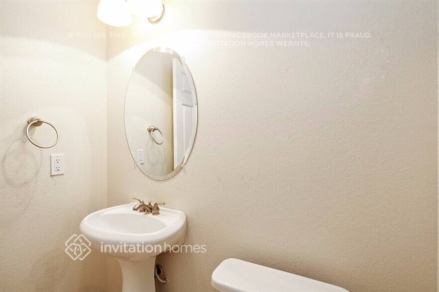 Building Photo - 10870 Fishers Island St