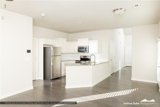 Building Photo - 1654 N Izard Ln